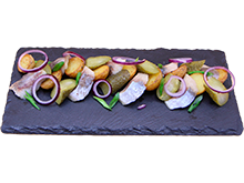 Сельдь бочковая с картофелем и корнишонами